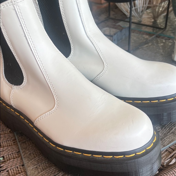Dr. Martens Air vision sole White oil resistant Leather Chelsea Boots. EUC - Picture 4 of 6